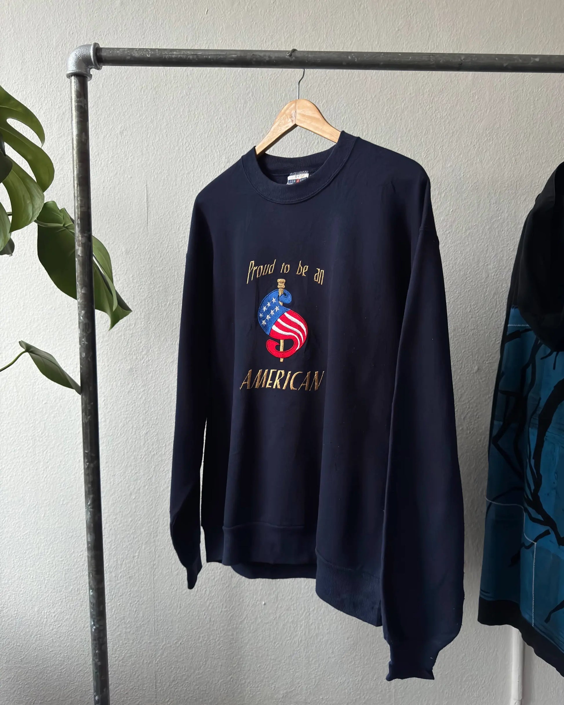 VINTAGE PROUD CREWNECK